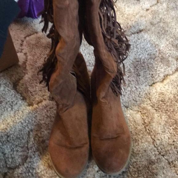 Boots - Picture 3 of 8